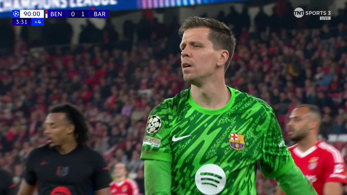 SZCZESNY DENIES BENFICA AGAIN! The 34 year old veteran goalkeeper stops out Renato Sanches's rocket of a strike 🚀 📺 TNT Sports & discovery+ UK