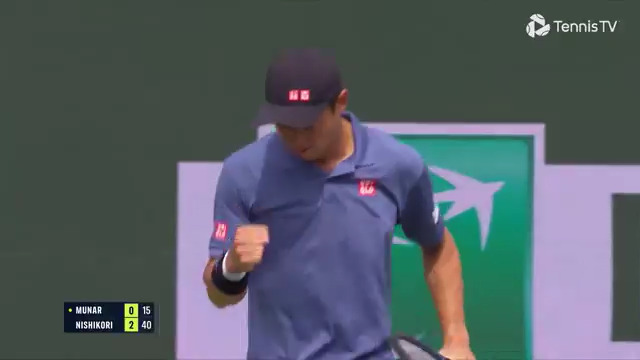 まるで弾丸のような爆速フォアハンドを炸裂させる錦織選手。バックのライジングでスペースを作り出してからの速攻カッコ良すぎる