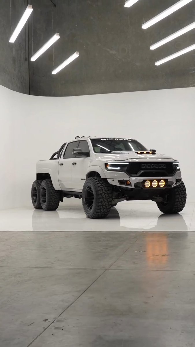 Meet the Warlord - a 6 wheel drive MONSTER...powered by a 717 V8 Hemi Hellcat engine 🔥