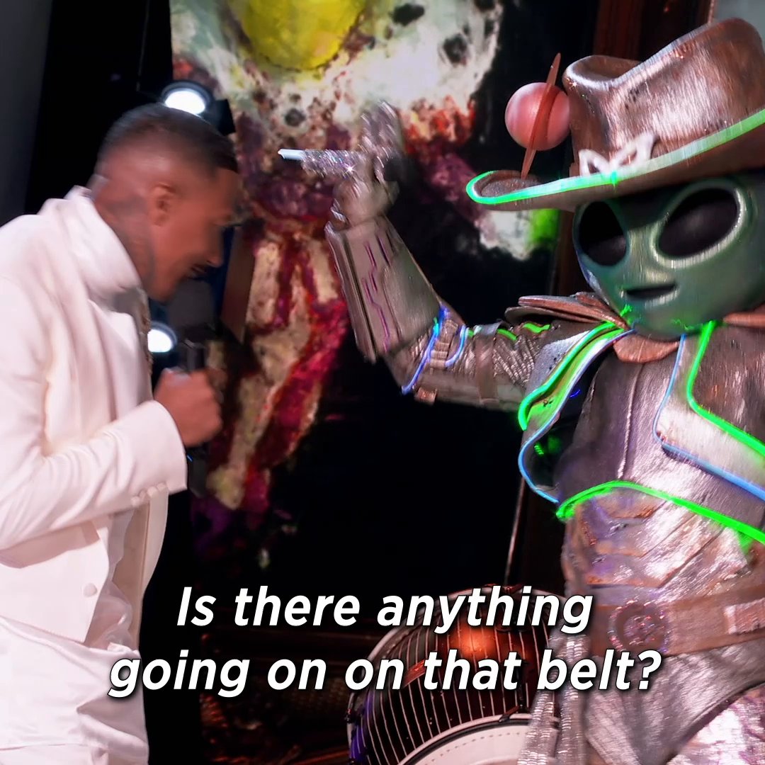 #SpaceRangerMask truly has taken #TheMaskedSinger to intergalactic levels! Do YOU know who this is? 👀