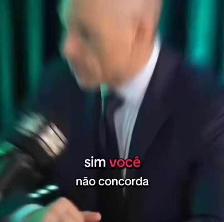 “Se você tem um político de estimação e concorda incondicionalmente com tudo o que ele faz e fala, tem alguma coisa muito errada com você.” Prof HOC