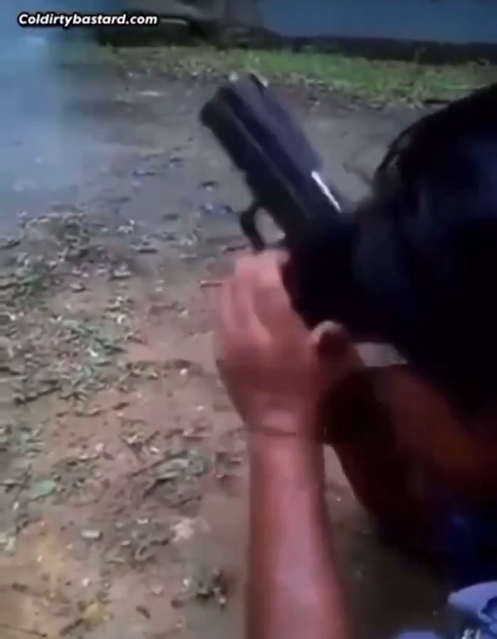 Have you ever seen someone get "scope bite" from a handgun slide? If not, here you go 👀😂 #police #brazil #bope #FAFO #fail #nope #saopaulo #cops #lessons #learning #darwin