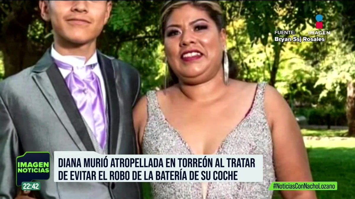 Diana, de 44 años, fue arrastrada por 12 cuadras hasta que perdió la vida en #Torreón, #Coahuila; intentó impedir que le robaran la batería de su coche, se colocó frente al taxi donde los delincuentes planeaban huir, pero la atropellaron. Hoy fue velada.