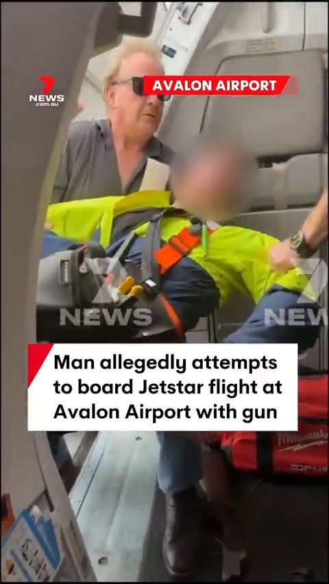 BREAKING: A man has allegedly attempted to board a Jetstar flight at Avalon Airport with a gun. He was put into a headlock by a passenger until police arrived. #avalonairport #arrest #citizensarrest #7NEWS