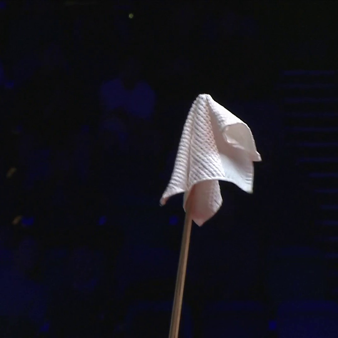 𝐖𝐢𝐥𝐬𝐨𝐧 𝐰𝐚𝐯𝐞𝐬 𝐭𝐡𝐞 𝐰𝐡𝐢𝐭𝐞 𝐟𝐥𝐚𝐠 😅 𝑯𝒊𝒔𝒕𝒐𝒓𝒚 𝒎𝒂𝒅𝒆 as John Higgins makes it through to a record-breaking 147th ranking quarter-final, surpassing Ronnie O'Sullivan after victory over Kyren Wilson 💥 #WorldGrandPrix