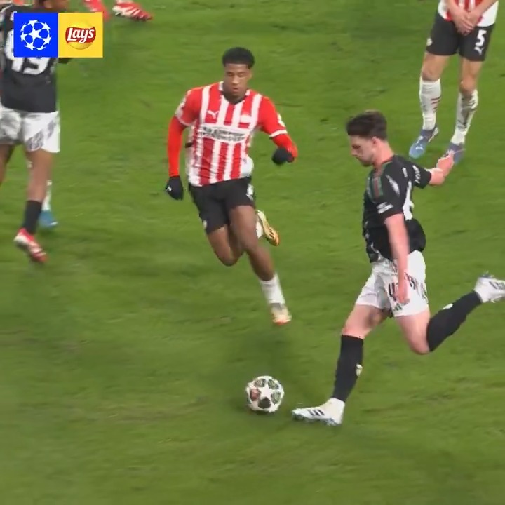 That ball from Ødegaard 🤤 Who made the best assist this week? Lay's Football | #UCLassists