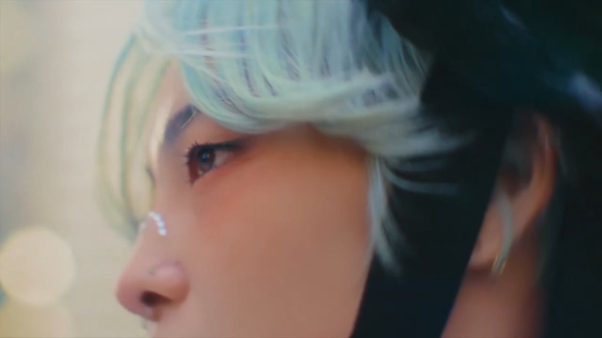 ⋱🌐Music Video公開🌐⋰ #ミームトーキョー 🆕Digital Single「I am HEROINE？」 作詞：q*Left 作曲：MONJOE,MSK 編曲：MONJOE 🔗配信リンク