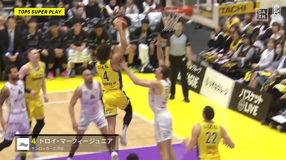 『#5minBasketball』で 今週のスーパープレーをチェック🏀 1週間のバスケを短時間で振り返る #DAZN 新番組がスタート🔥 今週の「スーパープレー」TOP5では #トロイ・マーフィージュニア 選手(Troy Murphy Jr. (トロイ・マーフィーJr))の衝撃ダンクをお届け😎 その他注目試合をまとめた「ピックアップマッチ」や、 活躍選手に焦点を当てた「フォーカスプレーヤー」のコーナーも👀 全編はこちらから⏩ #無料だぞーん