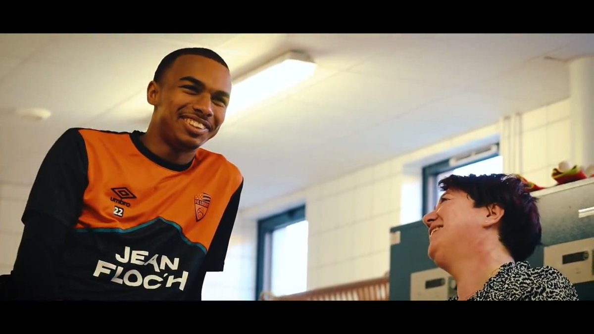 Elle est la deuxiÚme maman et la confidente des joueurs depuis plus de 25 ans ðð§¡ Jessica travaille au FC Lorient en tant qu'intendante. Au plus prÚs des joueurs au quotidien, elle nous raconte son rÃŽle, son attachement et ses liens trÚs forts avec le club ð«¶