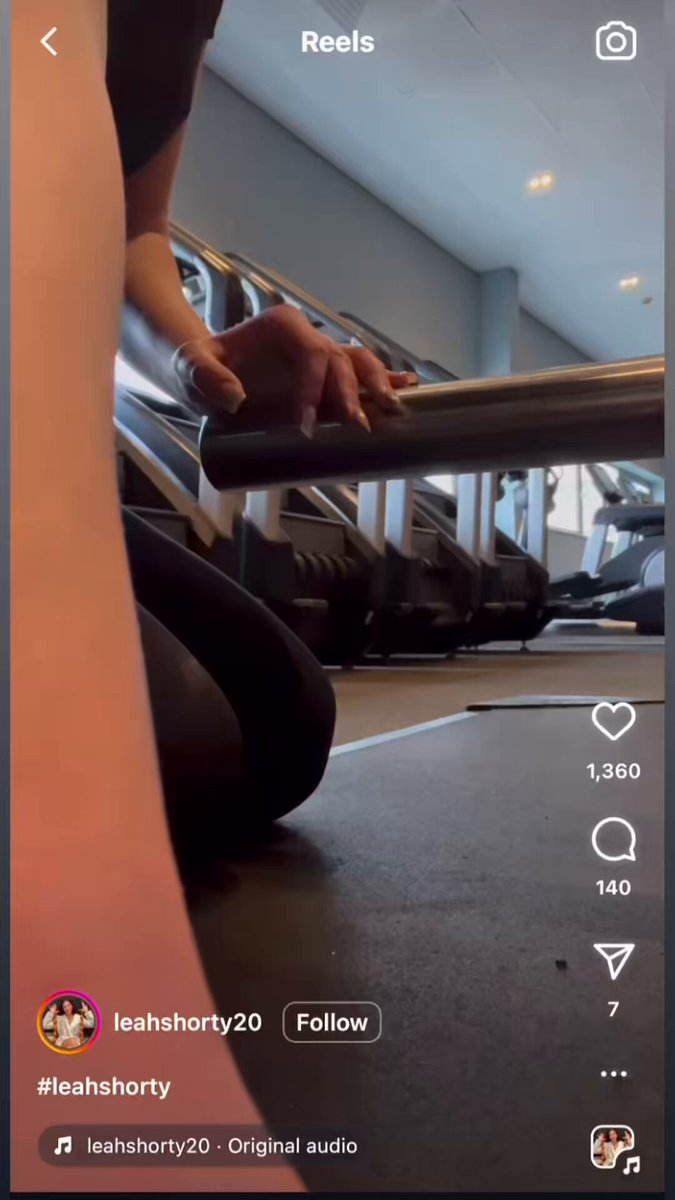 This is absolutely disgusting. I can’t believe she thought this was ok to do at the gym. 🤮🤮🤮