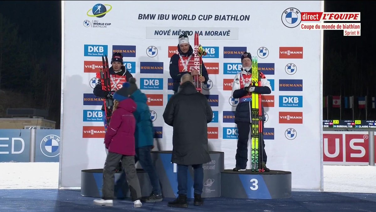 🥇 Émilien Jacquelin monte sur la première marche du podium après ce sprint à Nove Mesto ! #lequipeBIATHLON