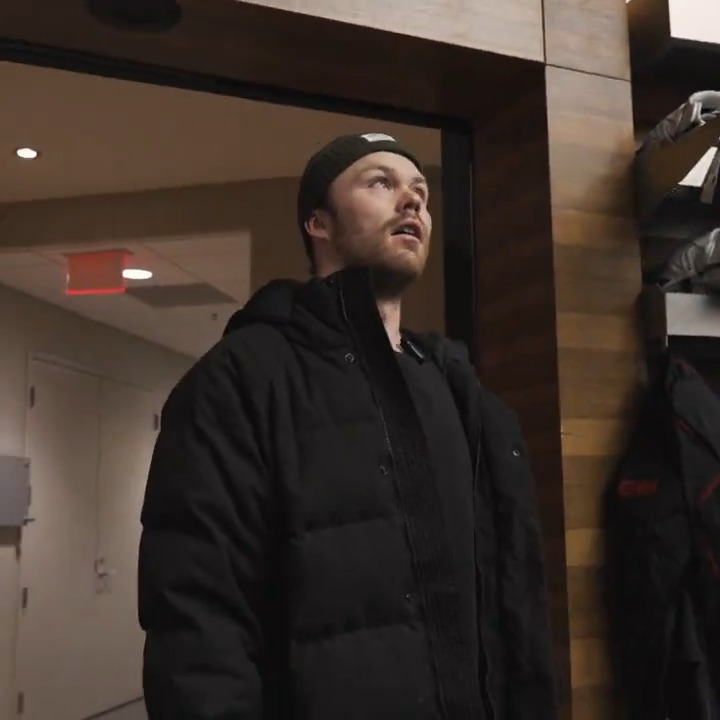 New #Oilers forward Max Jones couldn't believe his eyes when he toured our locker room for the first time this morning 😍 🎥 | #LetsGoOilers