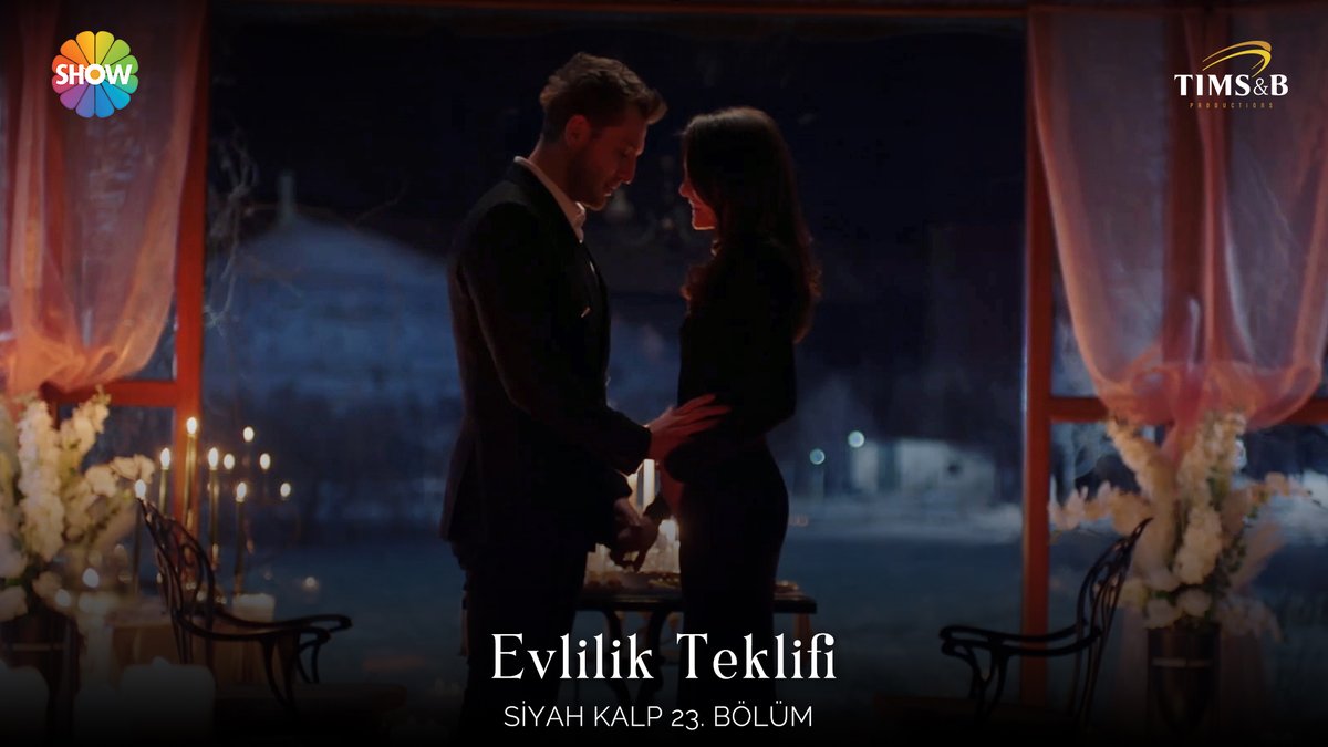Beklenen evlilik teklifi geldi. 🤩 #CihMel #SiyahKalp @showtv @timsandb
