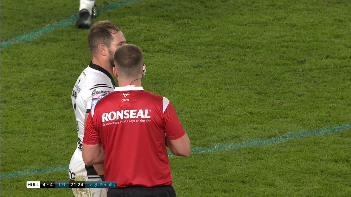 Aidan Sezer can't believe it! 😳 He heads to the sin bin for a high tackle 🟨
