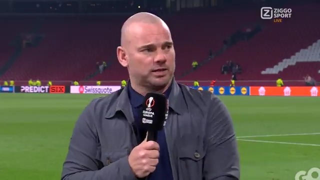 'Dit kan 𝗻𝗶𝗲𝘁 en zeker niet als aanvoerder!' 👀 Wesley Sneijder is duidelijk over de gele kaart van Henderson waardoor hij de return mist... 🤔 #ZiggoSport #UEL #AJAFRA