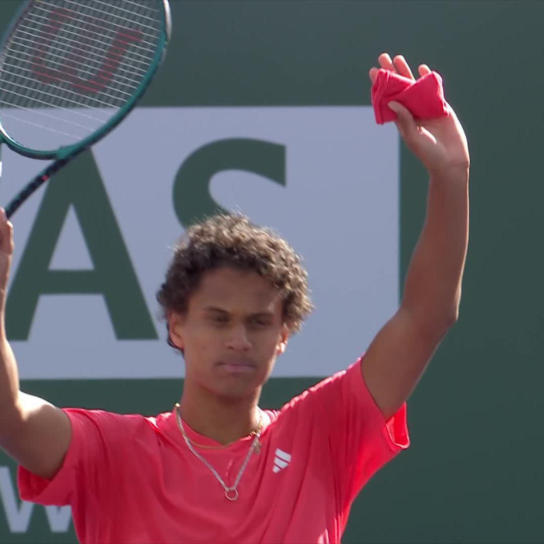 Diallo fights through 💪 He saves two match points to beat Zhang 2-6 6-2 7-6! #TennisParadise