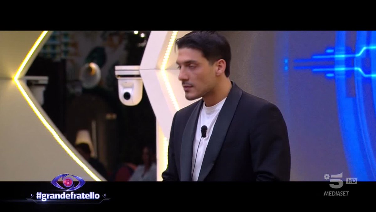 Ciak... azione! Per Lorenzo è il momento di mettersi alla prova 🎬 #GrandeFratello