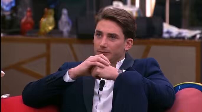 tommy commosso durante la clip di mavi❤️‍🩹 #grandefratello #tommavi #helevier #heleners #javi7 #morline