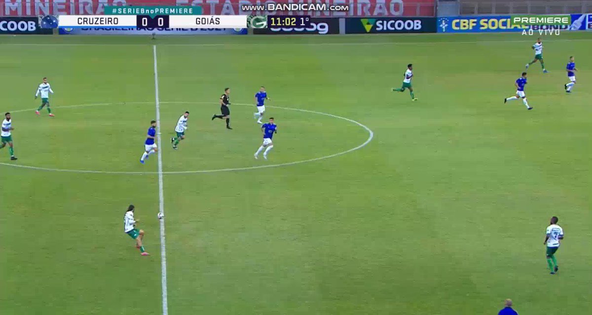 Dia 614 - Jogador do Cruzeiro marcando gol contra de peito