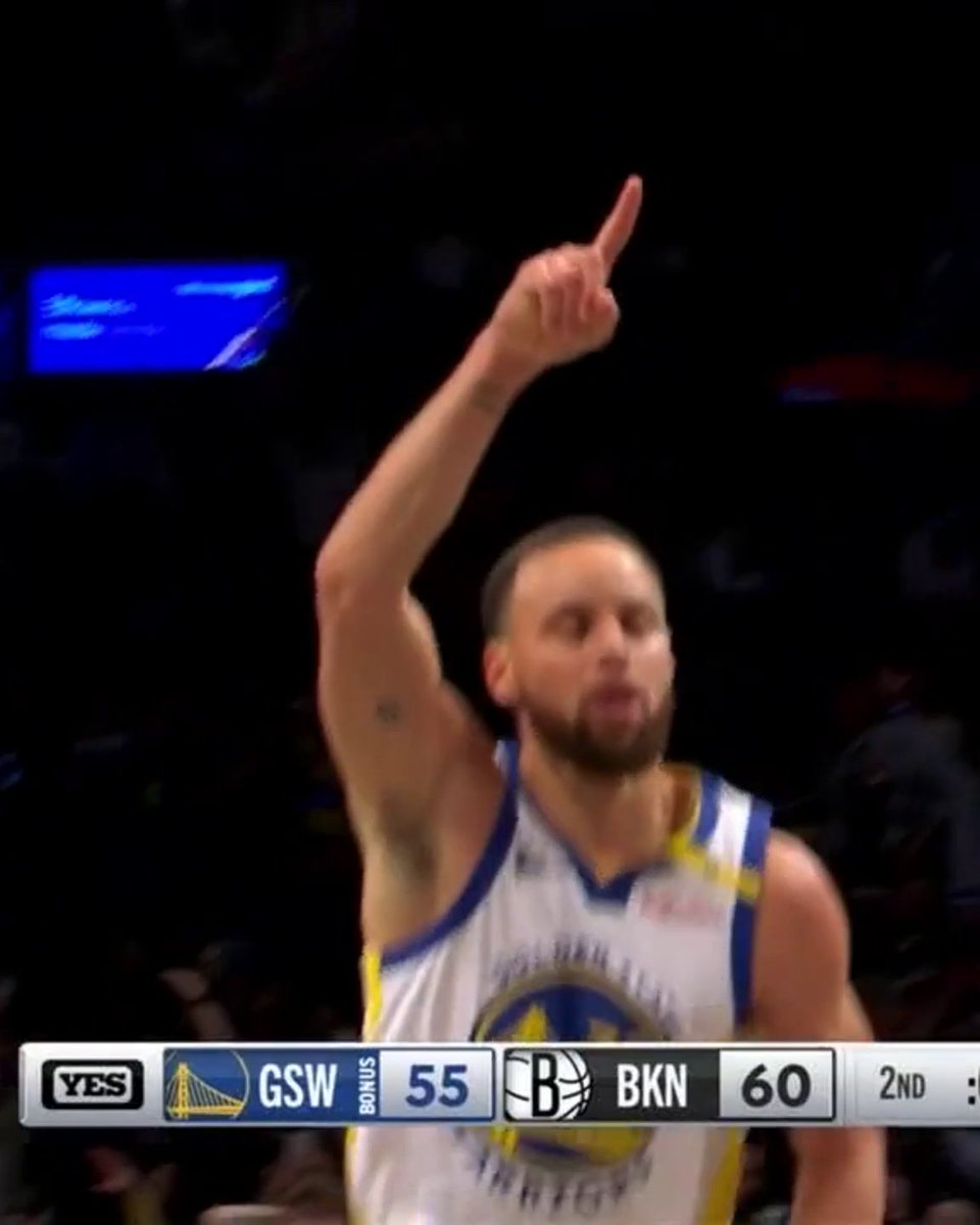 "STEPH CURRY IS NOT HUMAN." 🤯 A reminder that Steph Curry is ridiculous 🫢