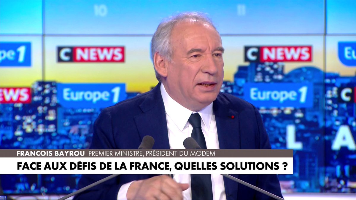 François Bayrou à propos des démarches administratives : «On va inverser le mouvement. Pourquoi est-ce que ce n’est pas l’administration qui remplit les papiers et les usagers qui contrôlent ?» dans #LaMatinale