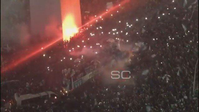 Solo Racing y la Selección ganando un Mundial puede juntar esa gente en el obelisco.