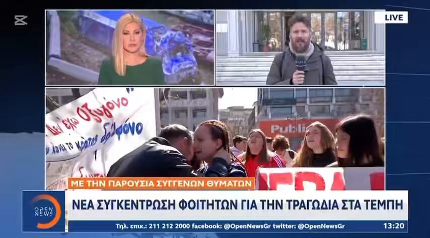 Συγκλονιστικές στιγμές. Δείτε το μεγαλείο του ανδρός, του πατέρα Νίκου Plakiasnikos. Βρέθηκε ανάμεσα στους νέους στο συλλαλητήριο των μαθητών στη Λάρισα κ άνοιξε την αγκαλιά του στους φοιτητές, ως ένδειξη ευγνωμοσύνης για τον αγώνα κ τη στήριξη τους, στο αίτημα για δικαιοσύνη των θυμάτων της δολοφονίας των Τεμπών.