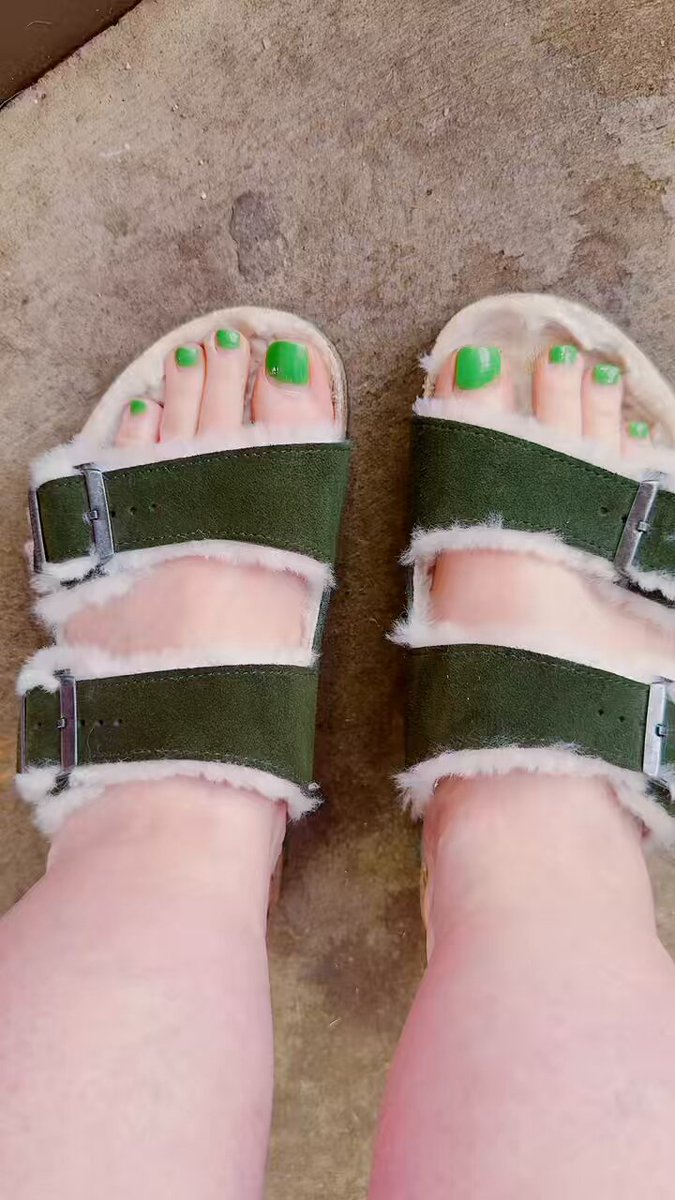 Show me your toes.