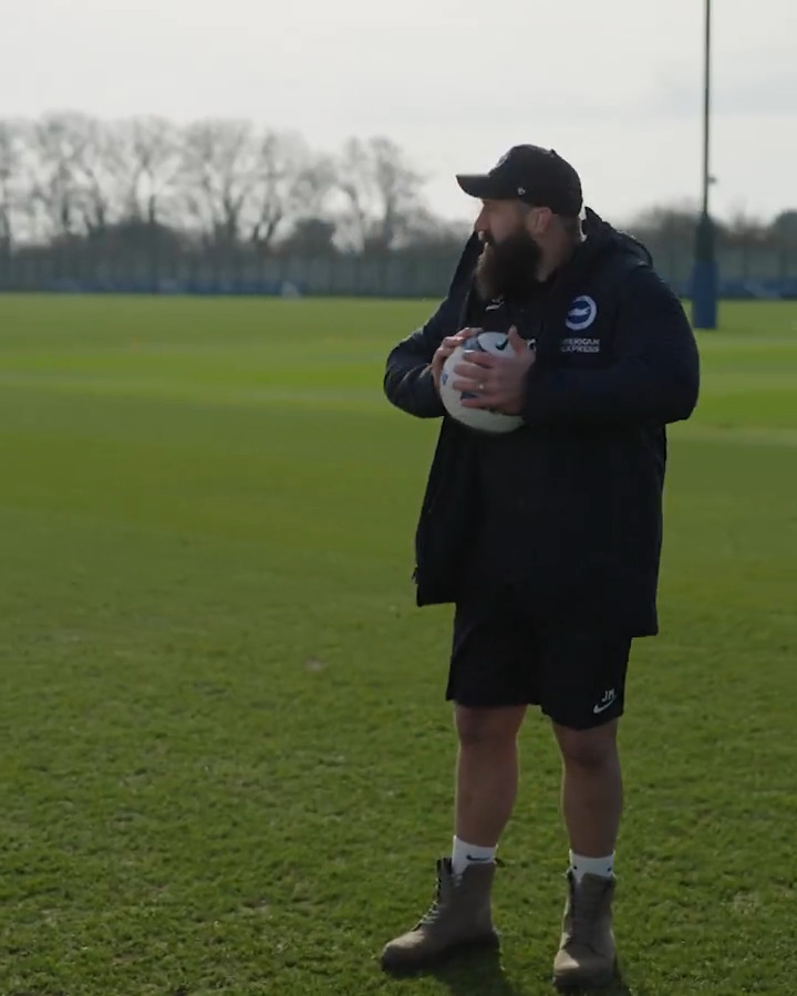 "That's too hard mate" 😂 Watch how Joe Marler fared when he went training with Steve Sidwell & Brighton & Hove Albion ⚽️ ➡️