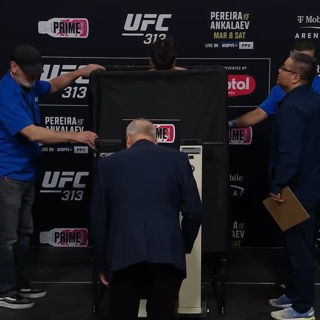 Costó pero llegó! Ignacio Bahamondes tuvo que desnudarse, pero cumplió con la categoría como siempre 💪🏻🇨🇱 #UFC313