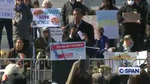 Dr. @atul_gawande at Stand Up for Science rally: "Now ask yourself: 'Why are they doing this? ... It's for the same reason the Inquisition imprisoned Galileo. ... It's because science is independent. It's because science doesn't always give the answers that power wants.'"