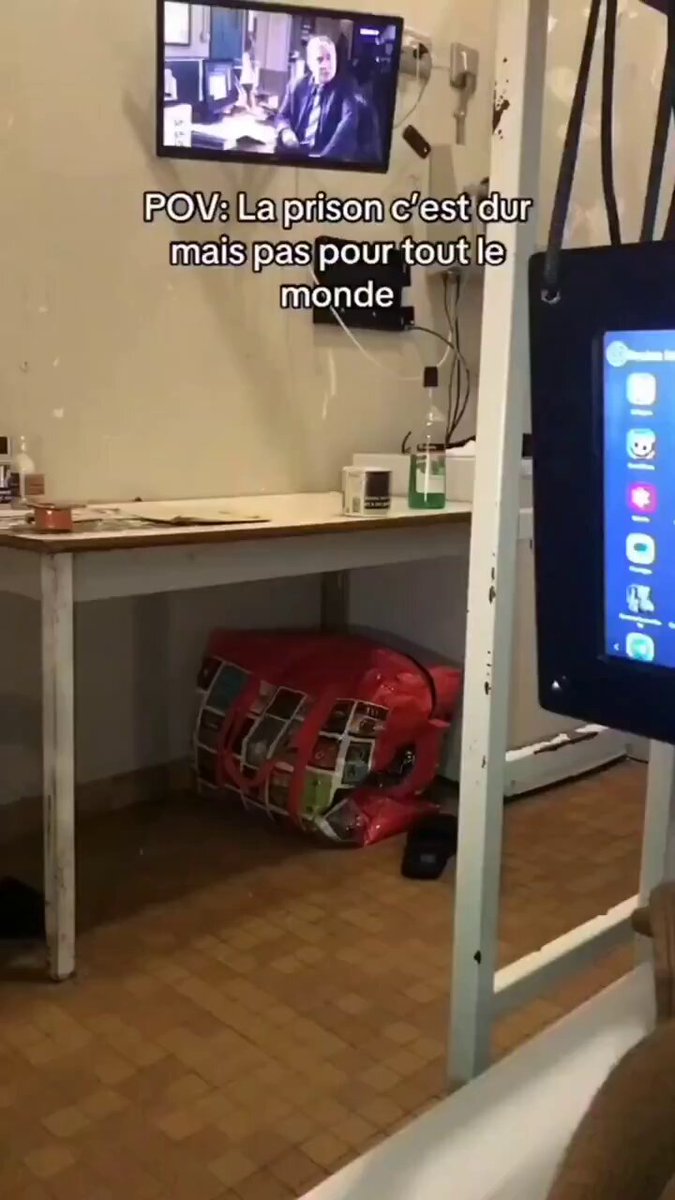 🇫🇷 L'État a dépensé 125 millions d'euros pour équiper les détenus de 23 000 tablettes dernier cri. Cependant, certains prisonniers en profitent pour regarder des films, jouer en ligne et naviguer sur Internet, détournant ainsi leur usage initial.