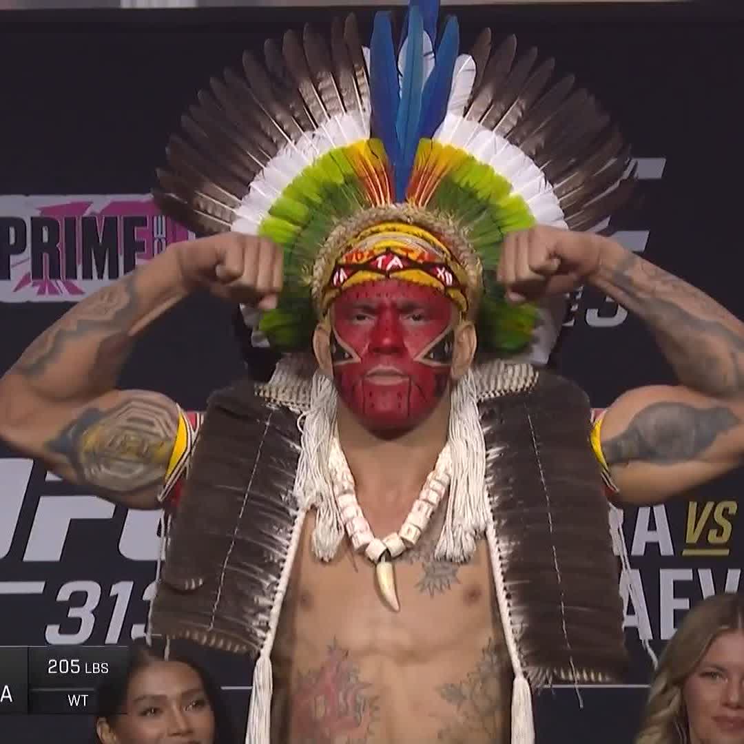 CHAMA OU NÃO CHAMA? O campeão meio-pesado Alex "Poatan" Pereira defende o cinturão contra Muhammad big ANK Ankalaev no #UFC313. [Apresentado por Stake.com | Assista sábado (8) a partir de 20h30 no UFC Fight Pass Brasil]