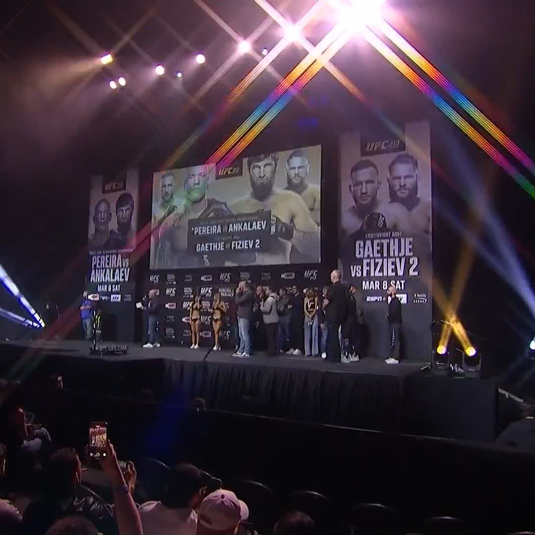 CHAMA OU NÃO CHAMA??? A última encarada entre 🇧🇷 Alex "Poatan" Pereira e 🇷🇺 Magomed Ankalaev antes da luta pelo título mundial dos 93kg no UFC 313.