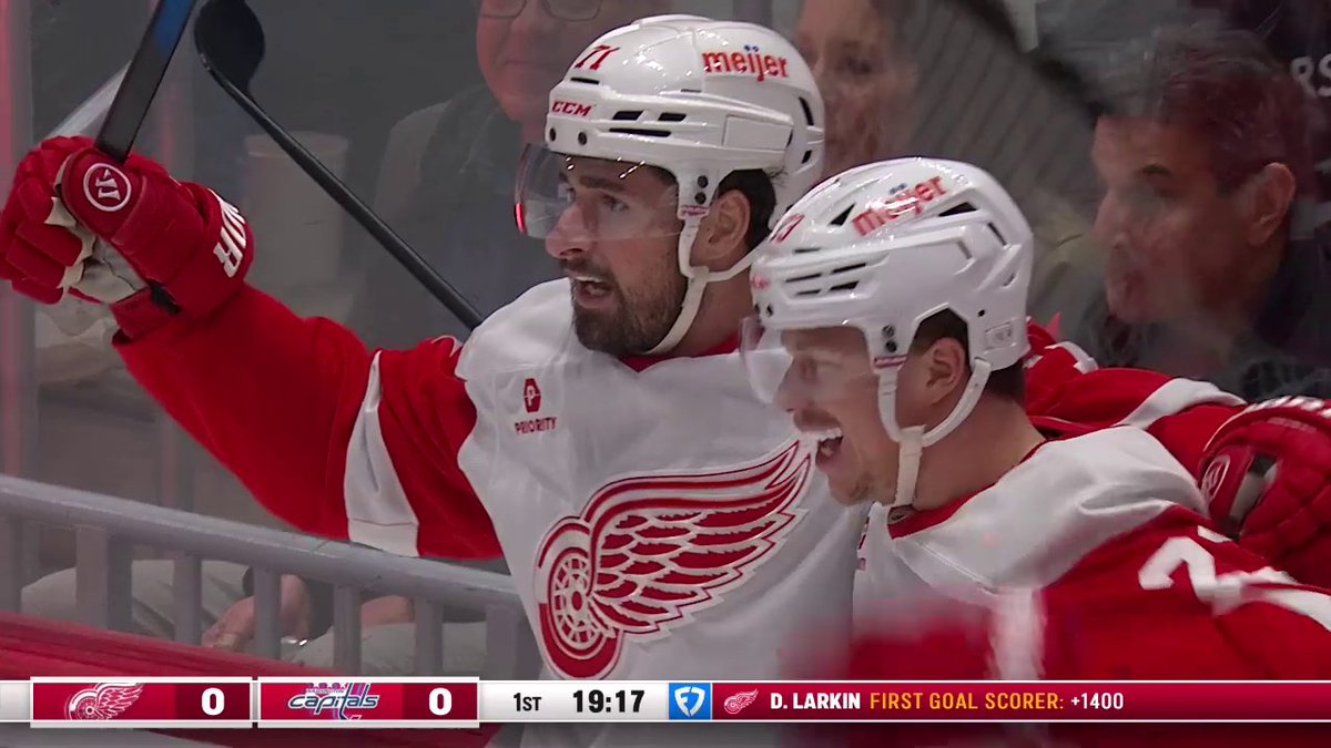 How... how did Dylan Larkin score from that angle? 📐 📺: Sportsnet or stream on Sportsnet+ ➡️