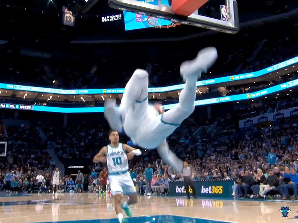 Can’t believe Jusuf Nurkic got up no problem after this