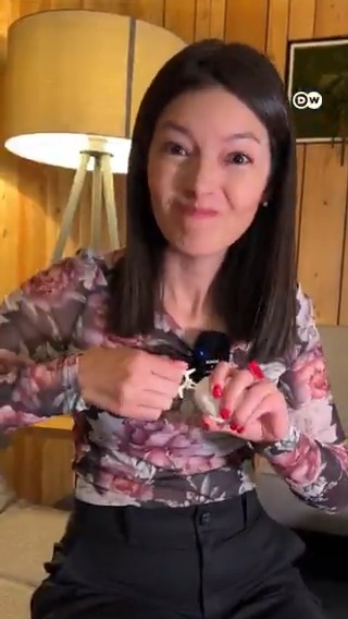 女性安全小窍门之:防身“手榴弹” 西班牙一名女性因为曾经在回家的路上遭到陌生人跟踪的可怕经历,而发明了一款女性防身“手榴弹”。现在有大量西班牙女性出门时会选择携带这款“手榴弹”。你有兴趣来了解一番吗?#safetyhacksforwomendw #dwberlinfresh