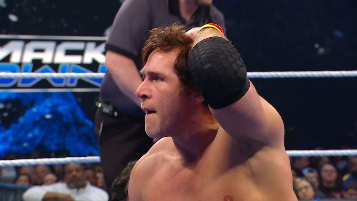 .chriSabin is absolutely ROLLING! ๐ฅ #SmackDown