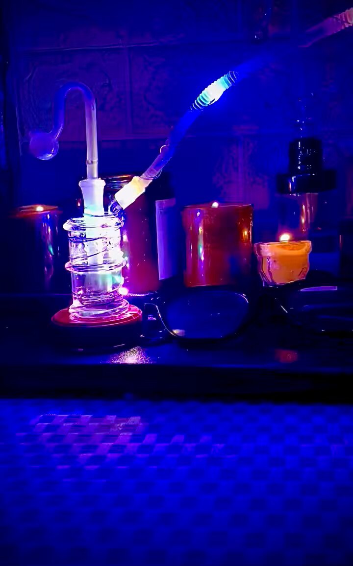 Đồ chơi mơi! Có cai bình thấy độ thêm dây đèn màu thế là “chill over day” nhiu đủ vui rồi cần gì..,,,,,!??????