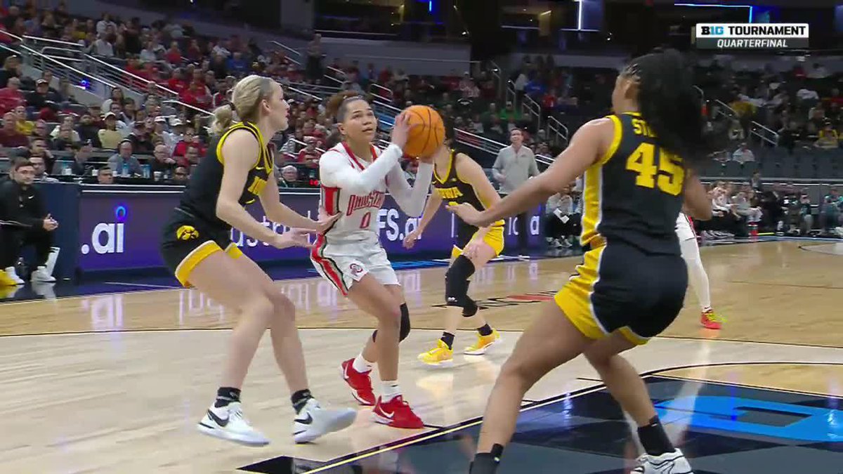 Because we all need another look at this... 🤩 Kylie Feuerbach x Lucy Olsen #Hawkeyes
