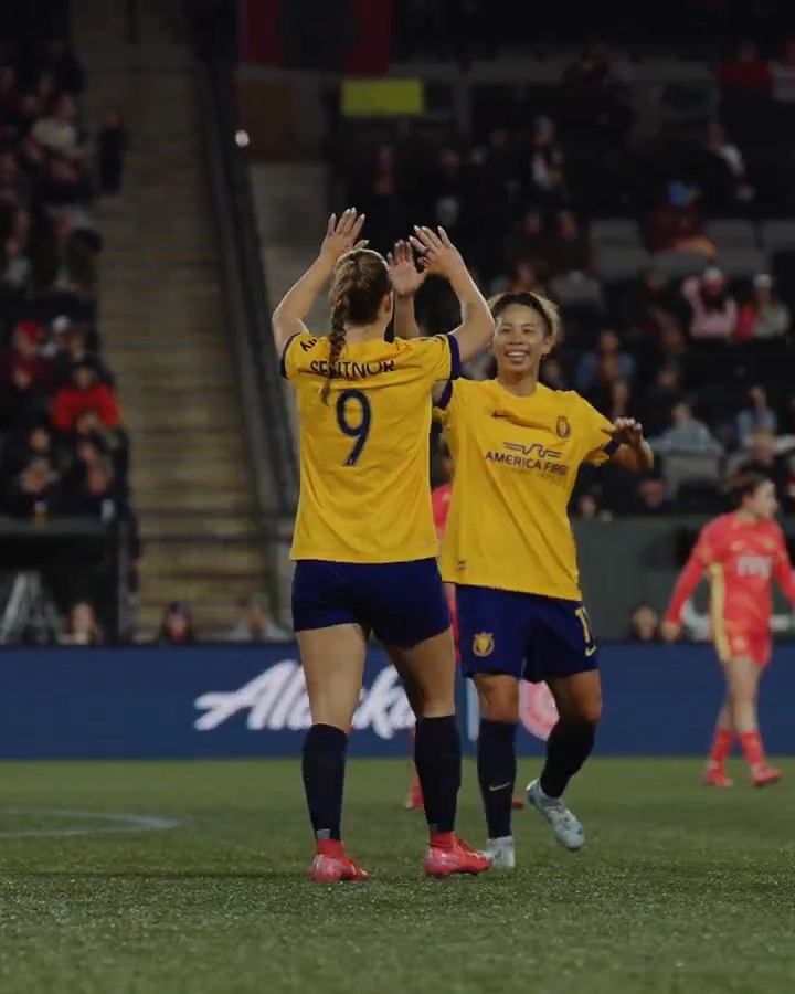 cool as you like from Ally with an assist from Mina Tanaka/田中美南 😎