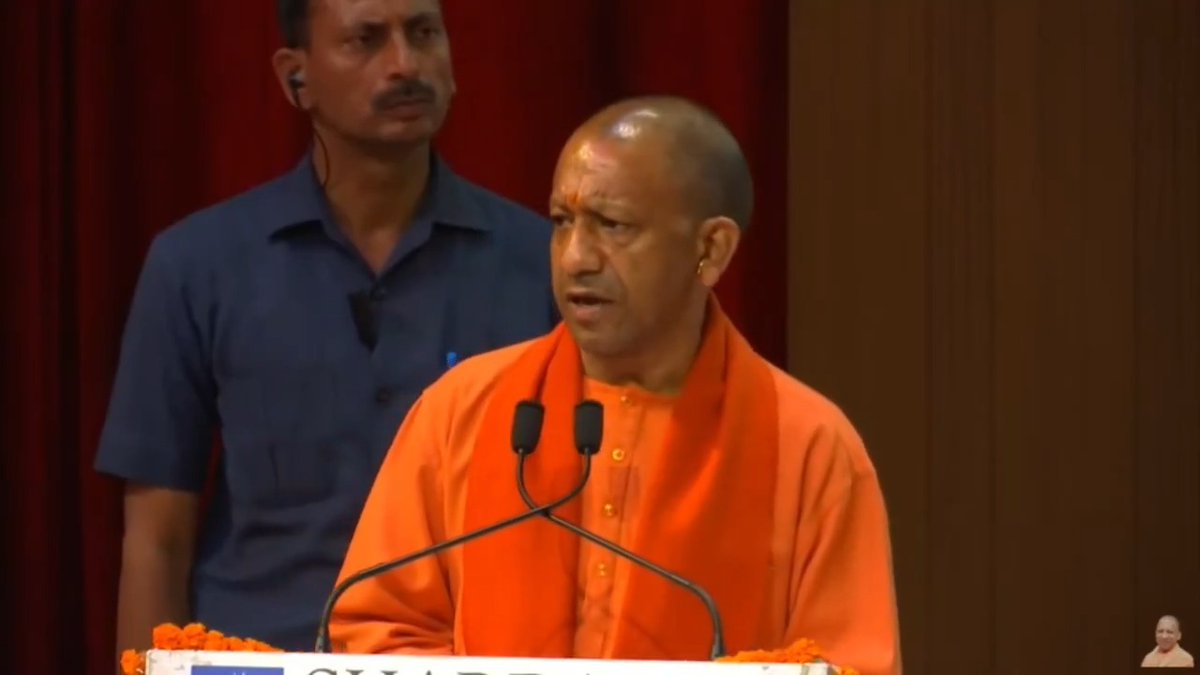 'आयुष्मान भारत- प्रधानमंत्री जन आरोग्य योजना' और 'मुख्यमंत्री जन आरोग्य योजना'... अब तक हम लोग लगभग 10 करोड़ लोगों को इसके 'गोल्डन कार्ड' भी उपलब्ध करवा चुके हैं...