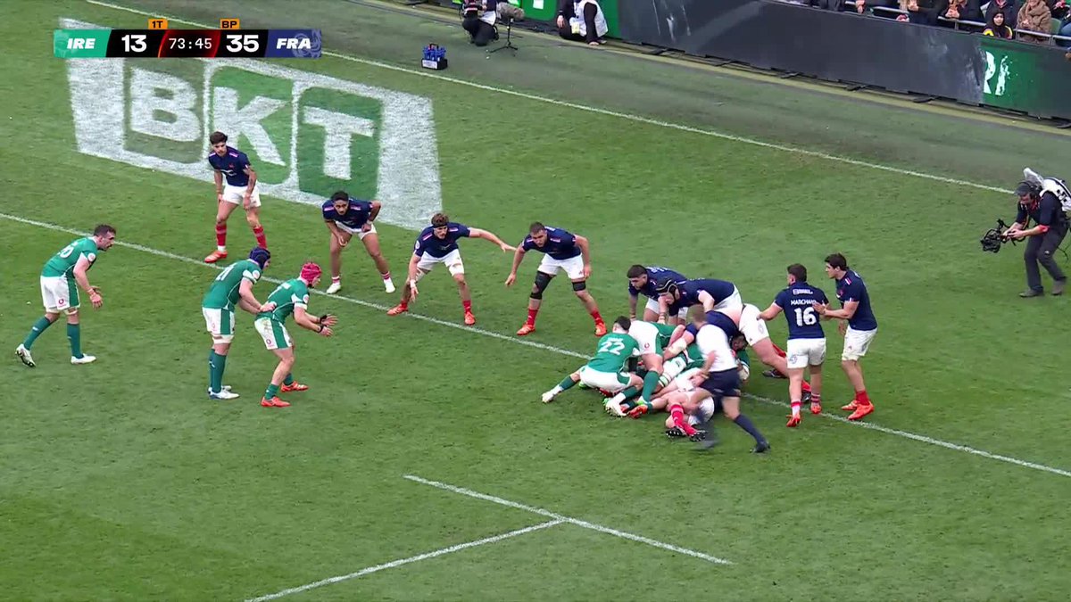 Damian Penaud égale Serge Blanco 💙 Incroyable rencontre de la part du XV de France 🤯 📺 France tv #IRLFRA | #SixNationsRugby