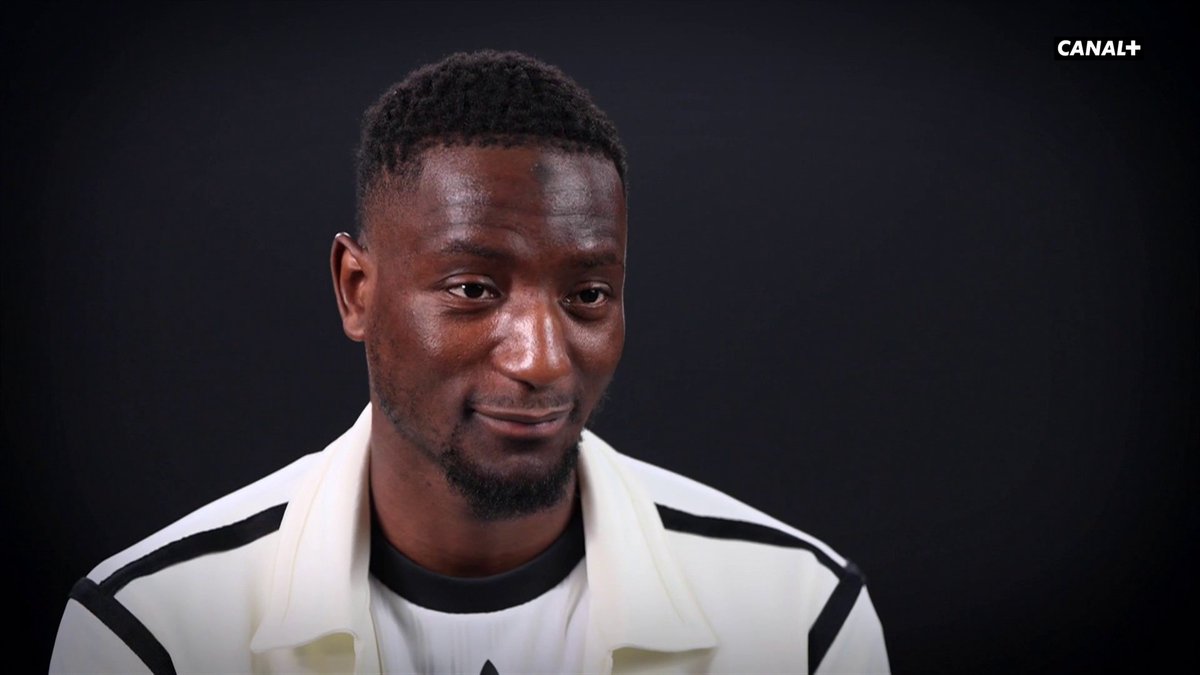 Serhou Guirassy 🇬🇳 sur ses stats affolantes 😭😭 : « 𝗙𝗮𝘂𝘁 𝗱𝗶𝗿𝗲 𝗹𝗲𝘀 𝘁𝗲𝗿𝗺𝗲𝘀, 𝗰'𝗲𝘀𝘁 𝘂𝗻𝗲 𝗗𝗜𝗡𝗚𝗨𝗘𝗥𝗜𝗘. Oui, bien sûr que je suis dans ce panier là (avec Mbappé, Salah, Haaland…) 🎥 CANAL+ Foot