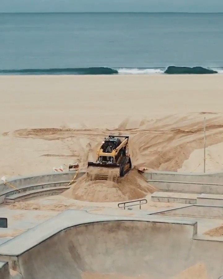 The asymmetry between the government filling outdoor skateparks with sand to prevent "transmission of COVID" while simultaneously allowing and encouraging mass BLM protests - peak COVID.