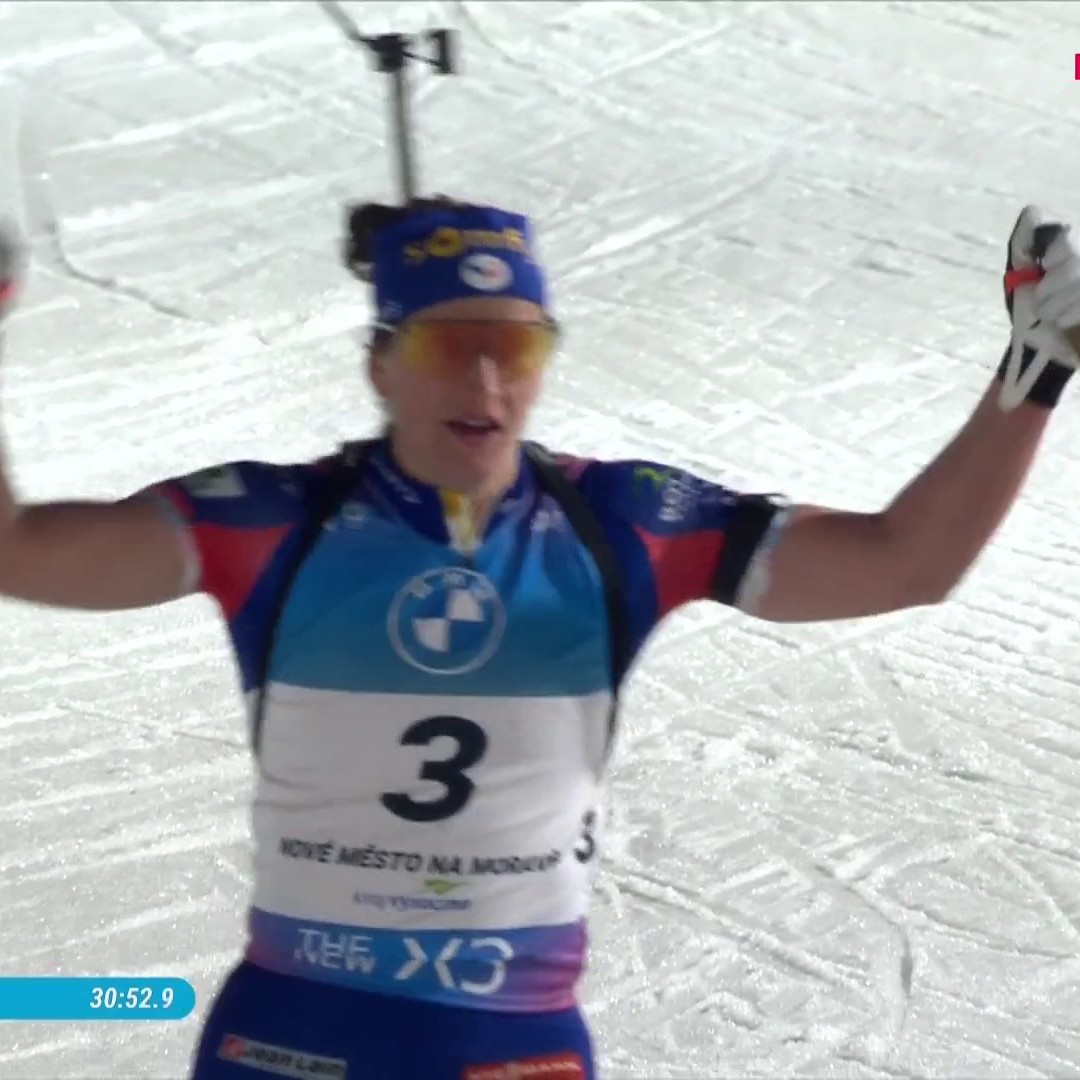 🇫🇷 La France qui gagne en biathlon, encore et toujours ! Julia Simon remporte la poursuite à Nové Mesto, Océane Michelon complète le podium derrière Hanna Öberg, Lou Jeanmonnot prend la 4e place #ChaletClub