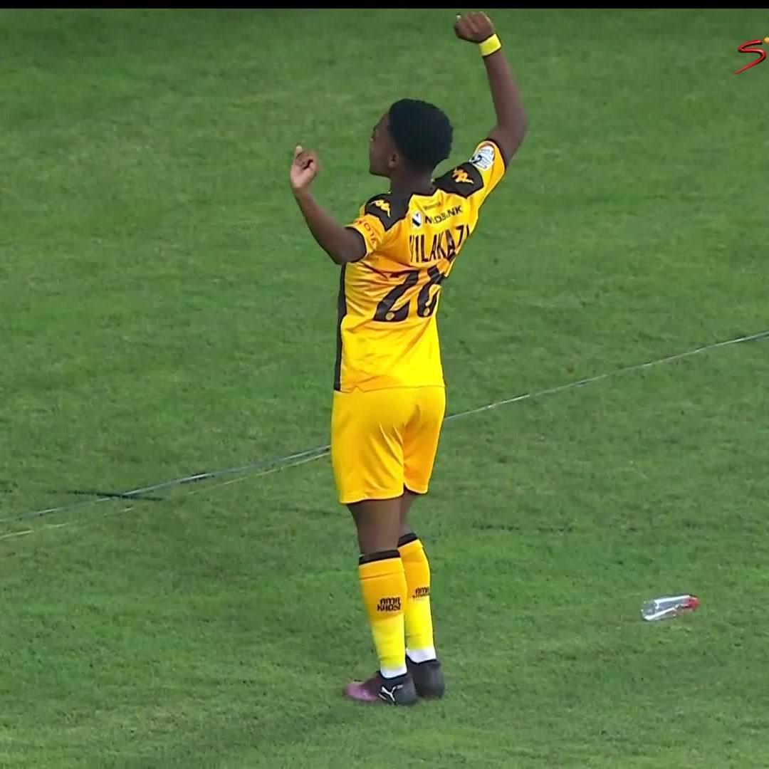 Sage Stephens goes up for the corner and Chiefs counter-attack ⚽⚡ Mfundo Vilakazi wraps it up to send Amakhosi into the #NedbankCup semi-finals 🏆⏭️ #SSDiski