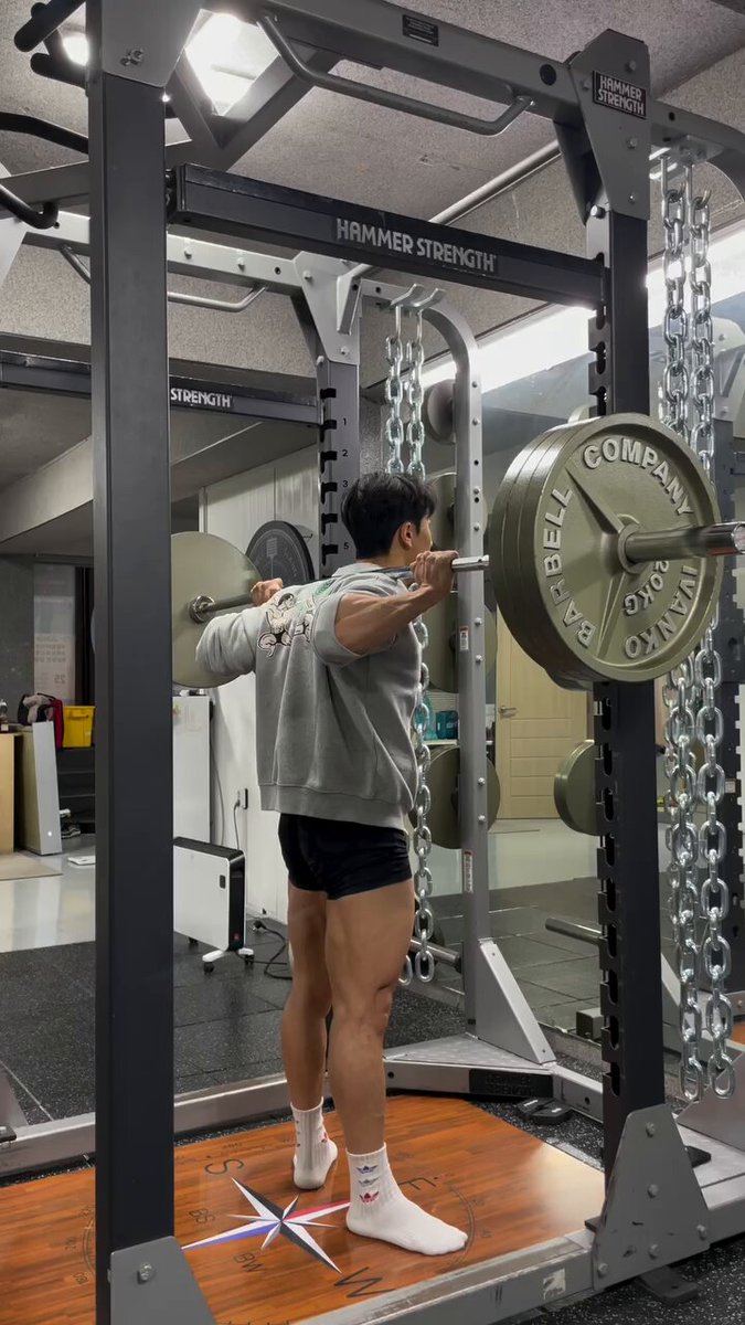 He did a 14 SECOND pause squat! Benefits of this include: enhanced core stability, improved technique / posture control &amp; increased absolute strength by removing the stretch reflex of a fast turnaround!