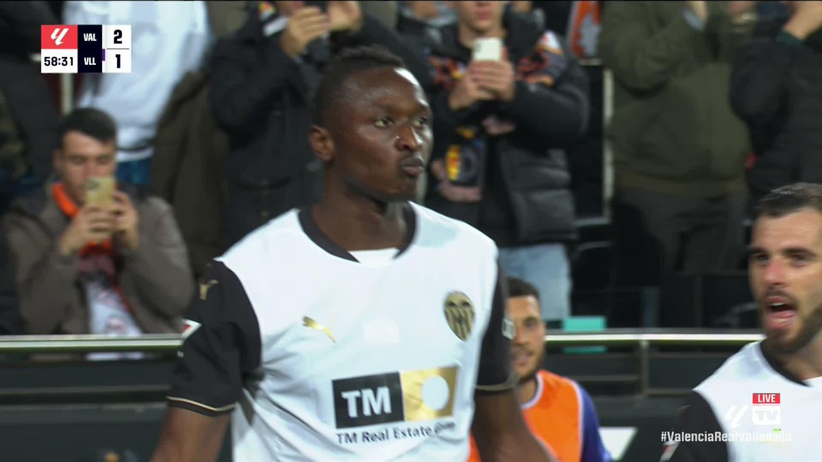 Umar Sadiq is on fire at the moment 🔥 The forward scores his fifth goal for Valencia since joining the club on loan in January 🇳🇬