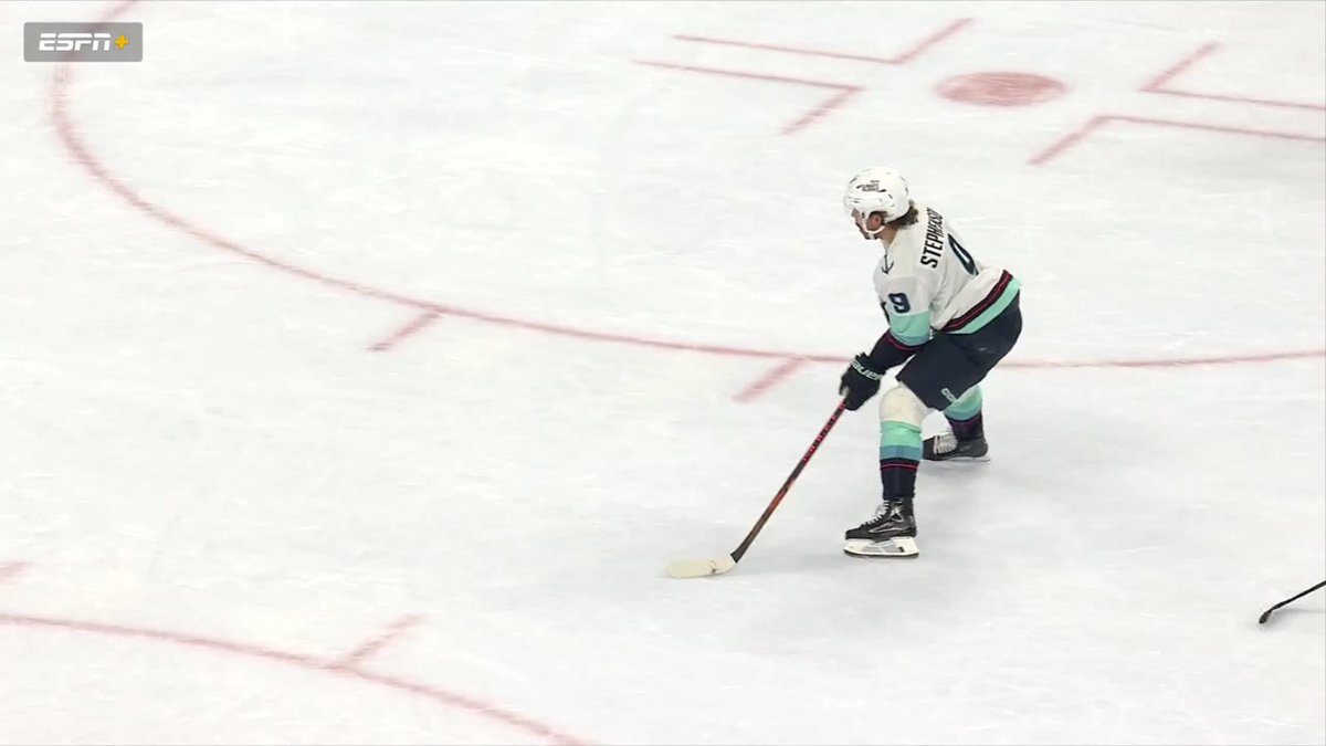 The Kraken are up by two goals heading into the last period 🦑 📺 ABC/ESPN+